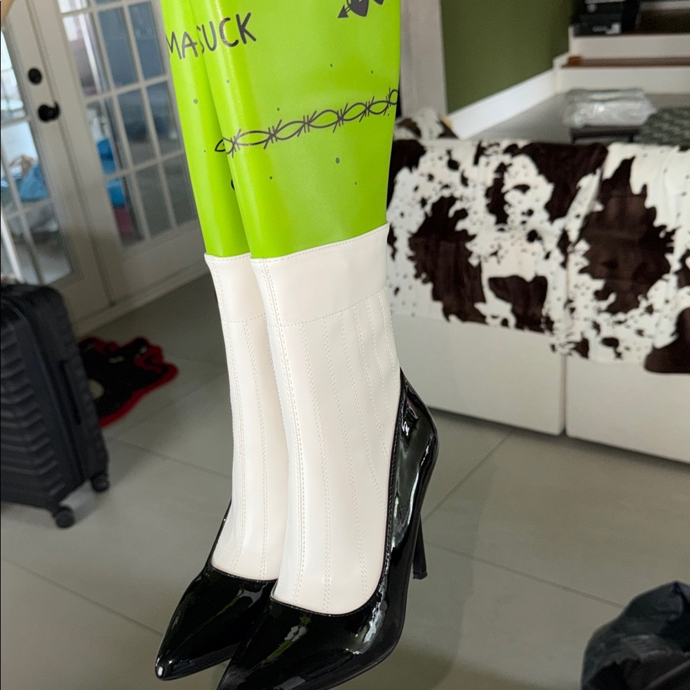 Chic White Shaft Black Patent Pointed Stiletto Boots